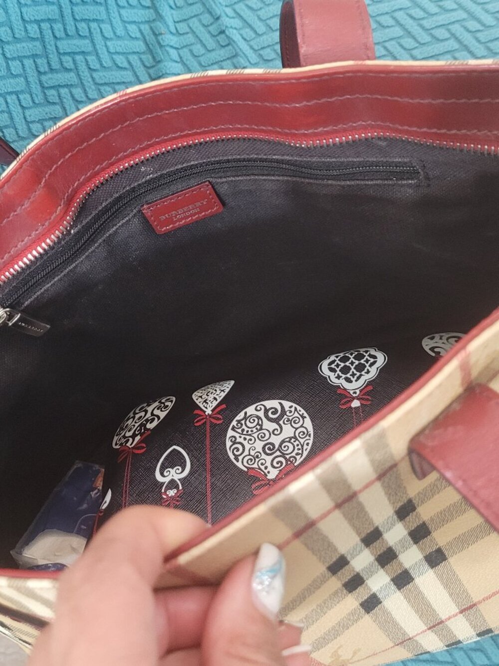 Burberry** Nova Check**Tote**with Red Leather Straps**No Cracking In The Canvas - Picture 15 of 17